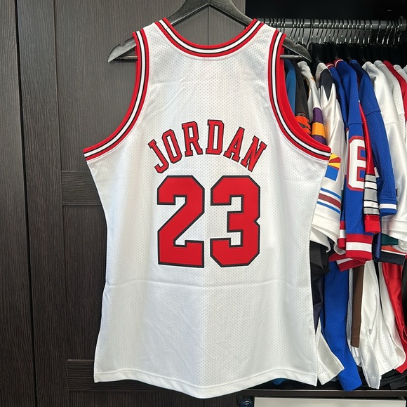 Michael Jordan Chicago Bulls Mitchell & Ness 1995 Authentic Jersey - White - Picture 5 of 5